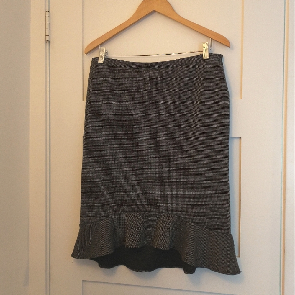 Reitmans Pencil Skirt With Frill Hem Size L With Stretch